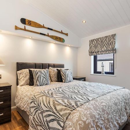 Hiraeth - Luxury Lodge With Hot Tub, Close To Beach Penally Екстер'єр фото