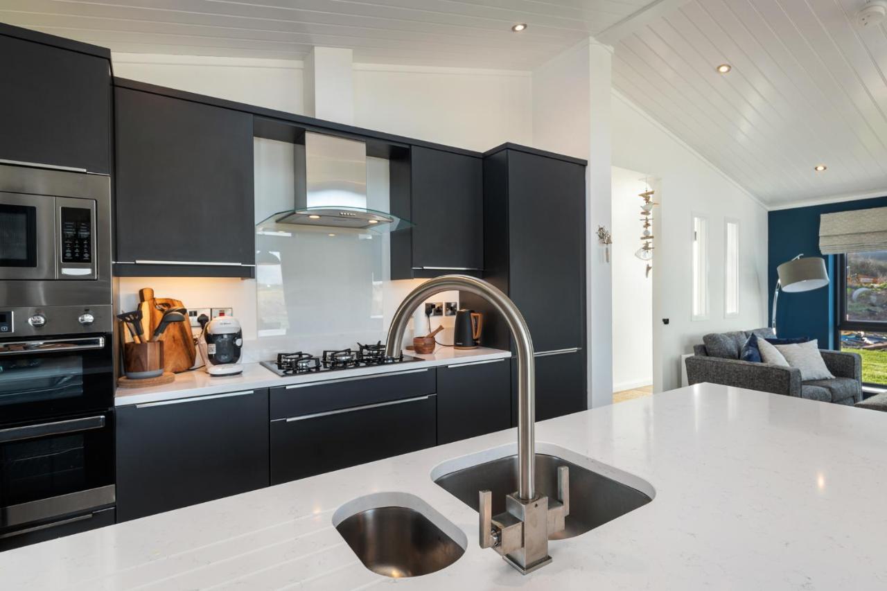 Hiraeth - Luxury Lodge With Hot Tub, Close To Beach Penally Екстер'єр фото
