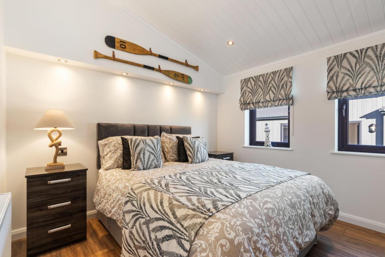 Hiraeth - Luxury Lodge With Hot Tub, Close To Beach Penally Екстер'єр фото
