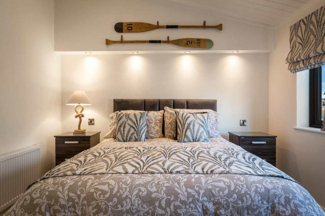 Hiraeth - Luxury Lodge With Hot Tub, Close To Beach Penally Екстер'єр фото